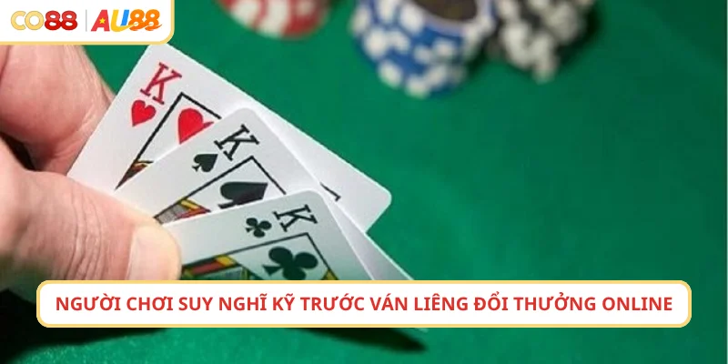 Người chơi suy nghĩ kỹ trước ván Liêng đổi thưởng